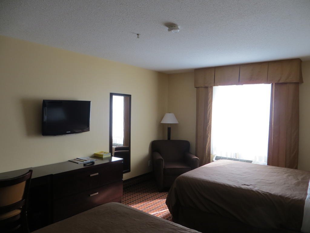 Poplar Tree Inn Stoughton Extérieur photo